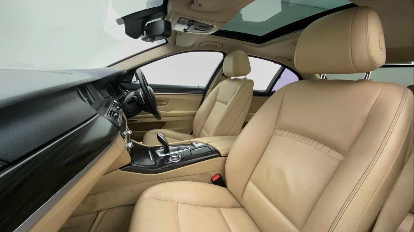 2015 BMW 5 Series 520D LUXURY LINE, Diesel, Automatic, 82,579 km, Right Side Front Door Cabin View