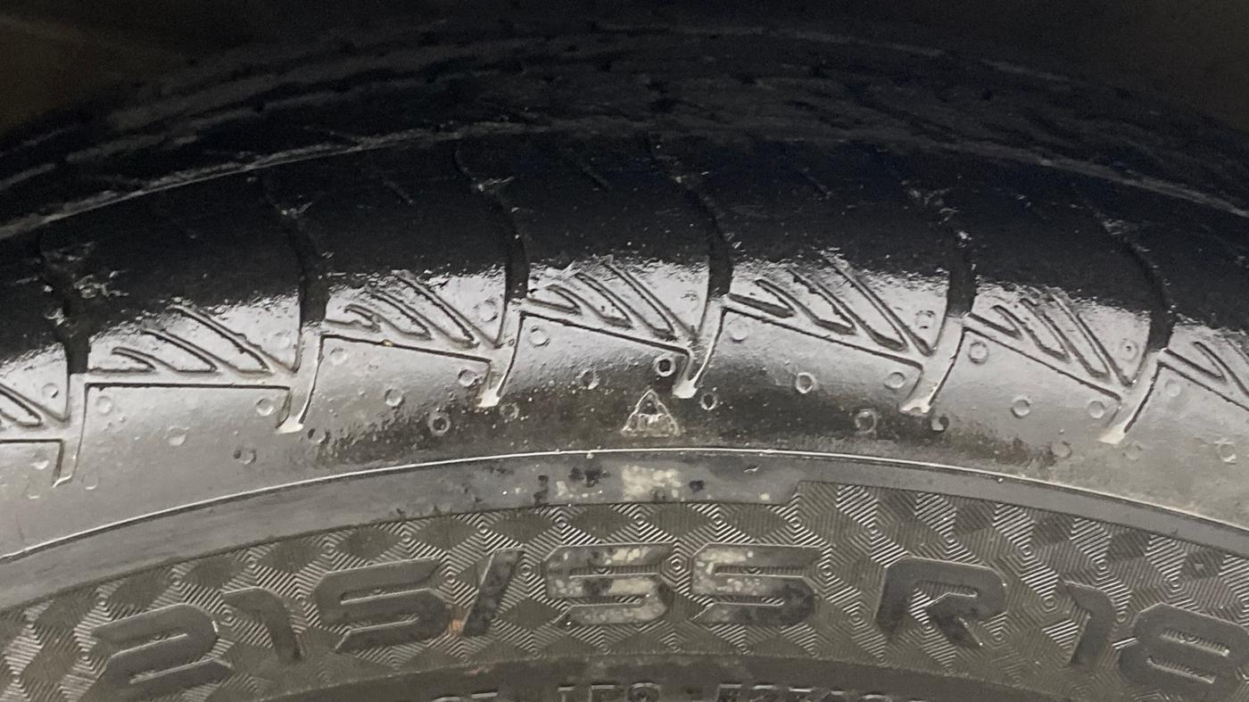 2021 KIA SELTOS X LINE 1.4 PETROL DCT, Petrol, Automatic, 42,106 km, Right Front Tyre Tread