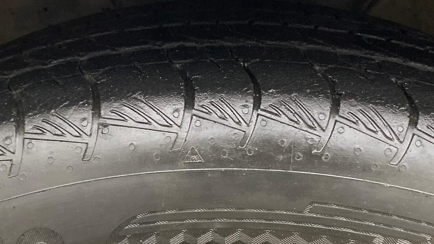2021 KIA SELTOS X LINE 1.4 PETROL DCT, Petrol, Automatic, 42,106 km, Left Front Tyre Tread