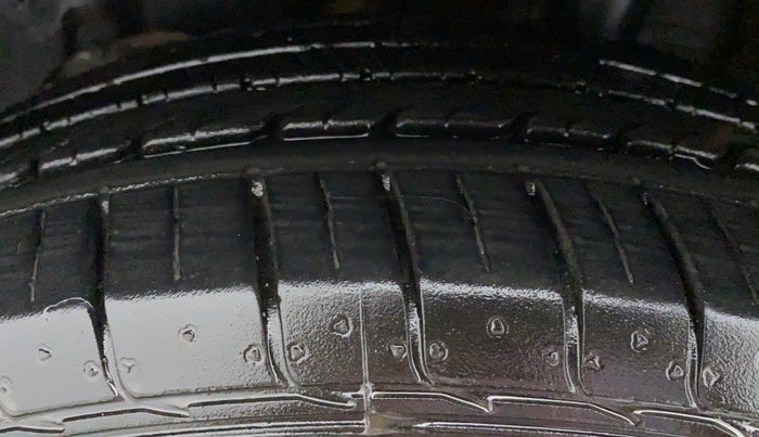 2020 MG HECTOR SHARP DCT PETROL, Petrol, Automatic, 39,457 km, Right Front Tyre Tread