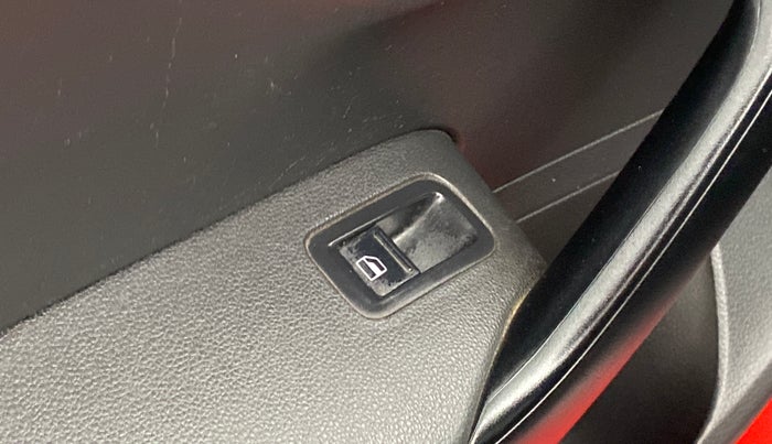2021 Volkswagen Polo 1.0 GT TSI AT, Petrol, Automatic, 45,636 km, Left front window switch / handle - Power window makes minor noise