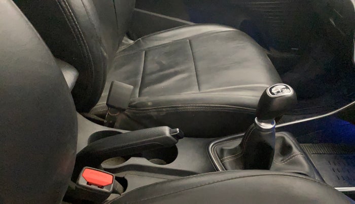 2023 Hyundai NEW I20 ASTA 1.2 MT, Petrol, Manual, 33,670 km, Gear Lever