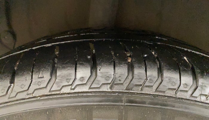 2023 Hyundai NEW I20 ASTA 1.2 MT, Petrol, Manual, 33,670 km, Right Rear Tyre Tread