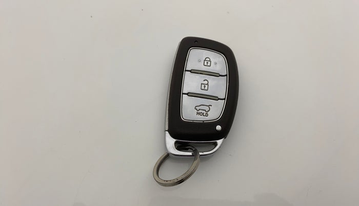 2023 Hyundai NEW I20 ASTA 1.2 MT, Petrol, Manual, 33,670 km, Key Close Up