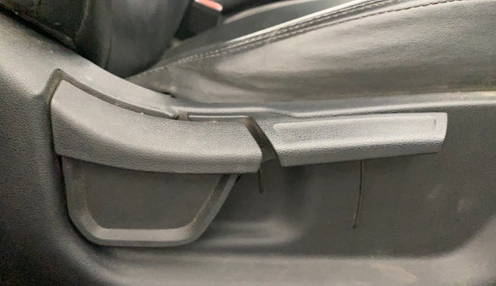 2023 Hyundai NEW I20 ASTA 1.2 MT, Petrol, Manual, 33,670 km, Driver Side Adjustment Panel