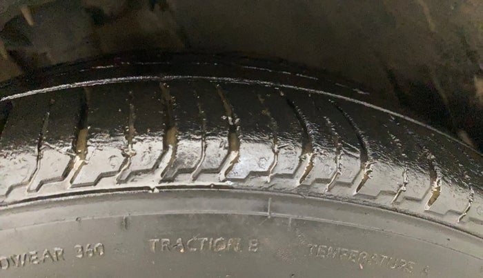 2023 Hyundai NEW I20 ASTA 1.2 MT, Petrol, Manual, 33,670 km, Right Front Tyre Tread