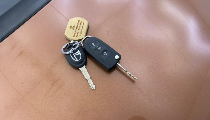 2017 Tata TIGOR XZ (O) PETROL, Petrol, Manual, 53,433 km, Key Close Up