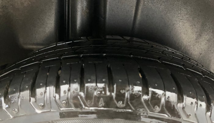 2017 Maruti Ciaz ZXI+, Petrol, Manual, 68,922 km, Right Rear Tyre Tread