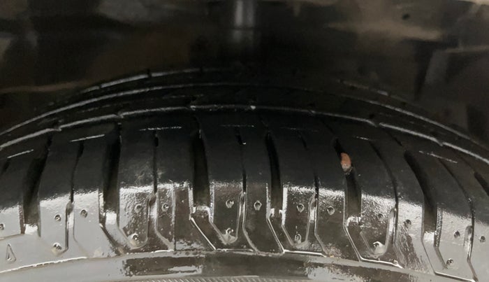 2017 Maruti Ciaz ZXI+, Petrol, Manual, 68,922 km, Right Front Tyre Tread