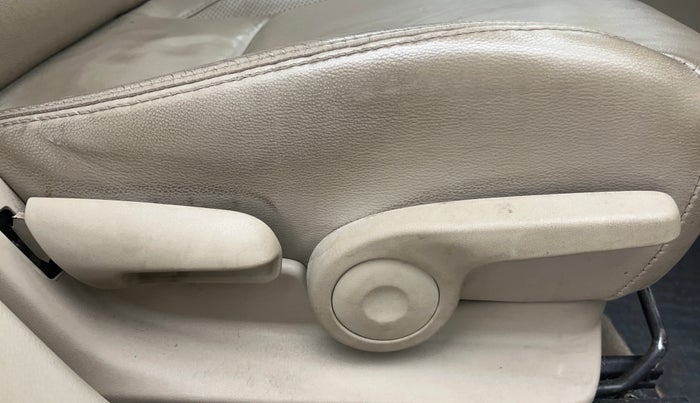 2017 Maruti Ciaz ZXI+, Petrol, Manual, 68,922 km, Driver Side Adjustment Panel