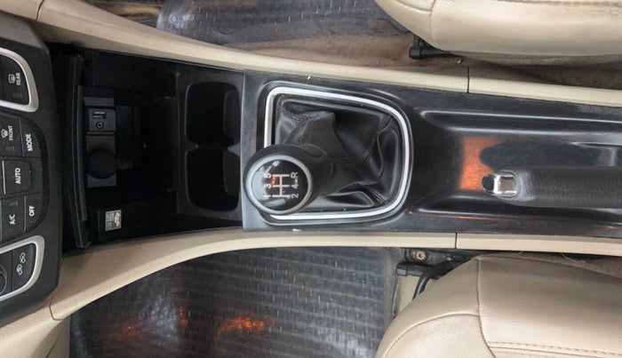 2017 Maruti Ciaz ZXI+, Petrol, Manual, 68,922 km, Gear Lever