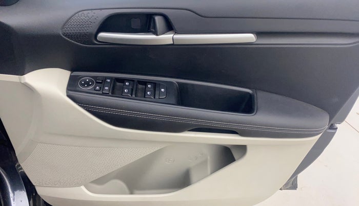 2023 KIA SONET HTX 1.0 IMT, Petrol, Manual, 21,456 km, Driver Side Door Panels Control