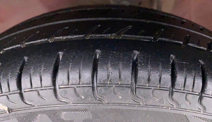 2011 Maruti Alto LXI, CNG, Manual, 85,311 km, Left Front Tyre Tread
