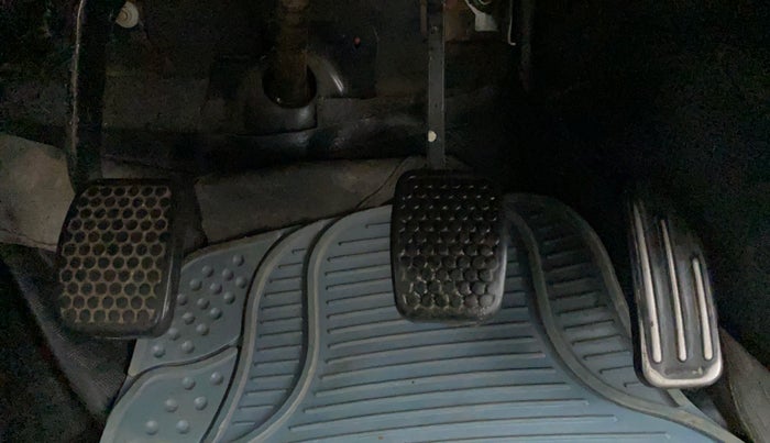 2011 Maruti Alto LXI, CNG, Manual, 85,311 km, Pedals