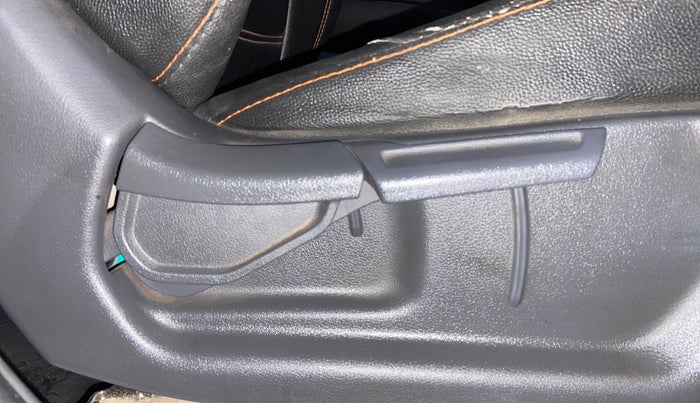 2021 Hyundai GRAND I10 NIOS MAGNA 1.2 KAPPA VTVT, Petrol, Manual, 83,985 km, Driver Side Adjustment Panel