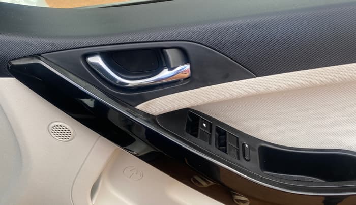 2021 Tata NEXON XZA PLUS SUNROOF PETROL, Petrol, Automatic, 69,092 km, Driver Side Door Panels Control