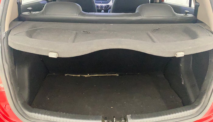 2017 Hyundai Grand i10 MAGNA 1.2 KAPPA VTVT, Petrol, Manual, 95,111 km, Boot Inside