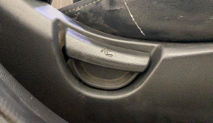 2017 Hyundai Grand i10 MAGNA 1.2 KAPPA VTVT, Petrol, Manual, 95,111 km, Driver Side Adjustment Panel