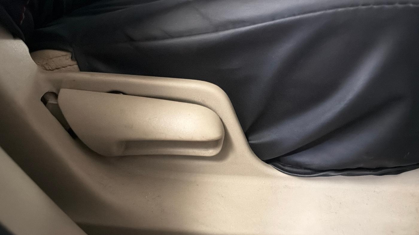 2015 Maruti Swift Dzire LXI (O), CNG, Manual, 72,280 km, Driver Side Adjustment Panel