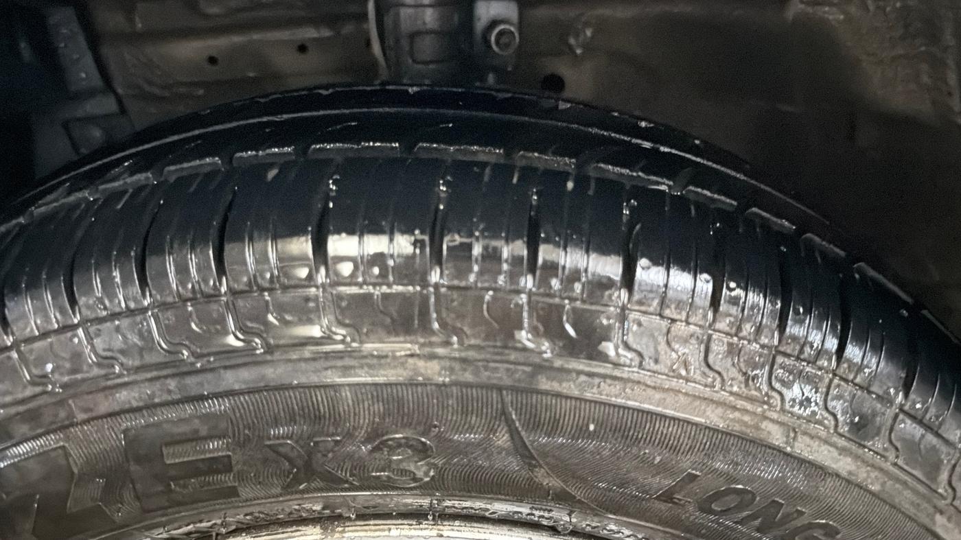 2015 Maruti Swift Dzire LXI (O), CNG, Manual, 72,280 km, Left Front Tyre Tread
