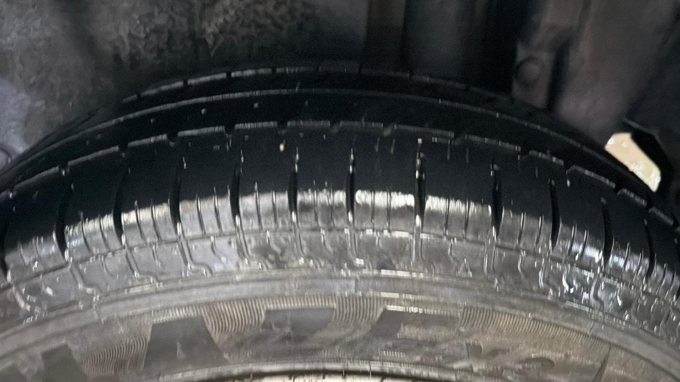 2015 Maruti Swift Dzire LXI (O), CNG, Manual, 72,280 km, Left Rear Tyre Tread