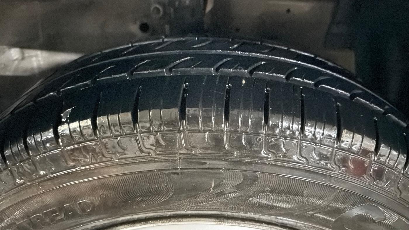 2015 Maruti Swift Dzire LXI (O), CNG, Manual, 72,280 km, Right Front Tyre Tread