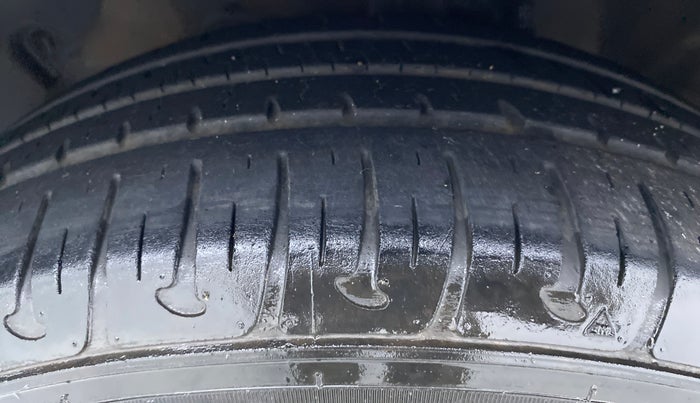 2019 Hyundai Grand i10 MAGNA 1.2 VTVT, Petrol, Manual, 10,939 km, Left Front Tyre Tread