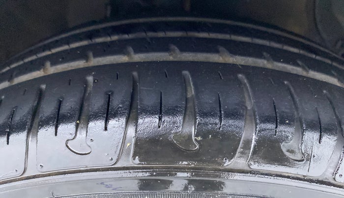 2019 Hyundai Grand i10 MAGNA 1.2 VTVT, Petrol, Manual, 10,939 km, Right Front Tyre Tread