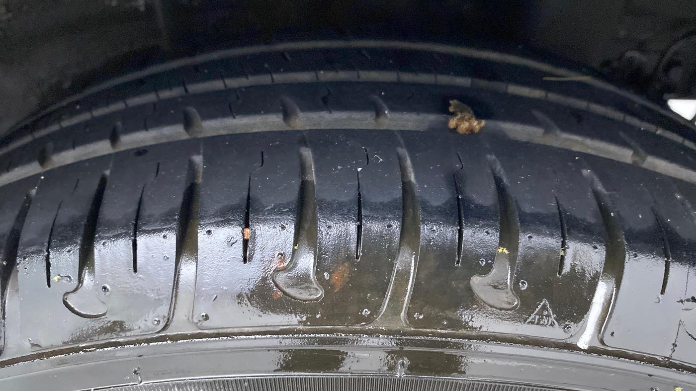 2019 Hyundai Grand i10 MAGNA 1.2 VTVT, Petrol, Manual, 10,939 km, Left Rear Tyre Tread