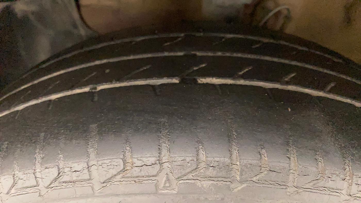 2017 Hyundai Elite i20 ASTA 1.2 (O), Petrol, Manual, 65,516 km, Left Front Tyre Tread