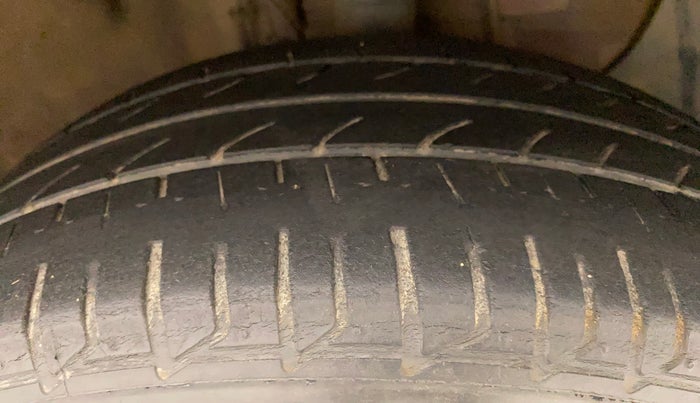 2017 Hyundai Elite i20 ASTA 1.2 (O), Petrol, Manual, 65,516 km, Right Front Tyre Tread