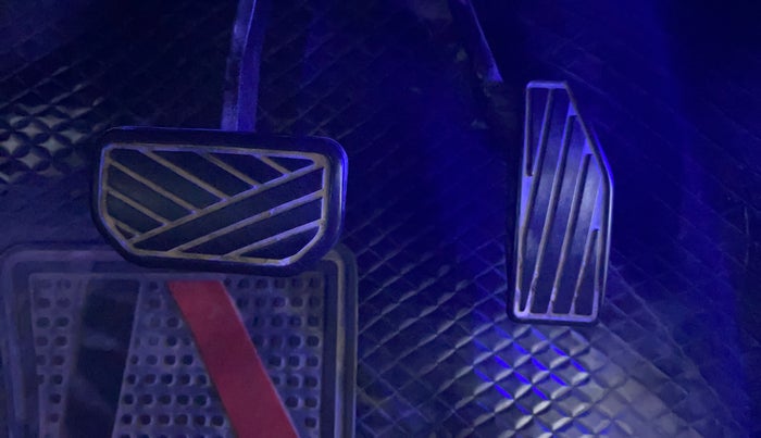 2018 Maruti Swift ZXI AMT, Petrol, Automatic, 73,805 km, Pedals