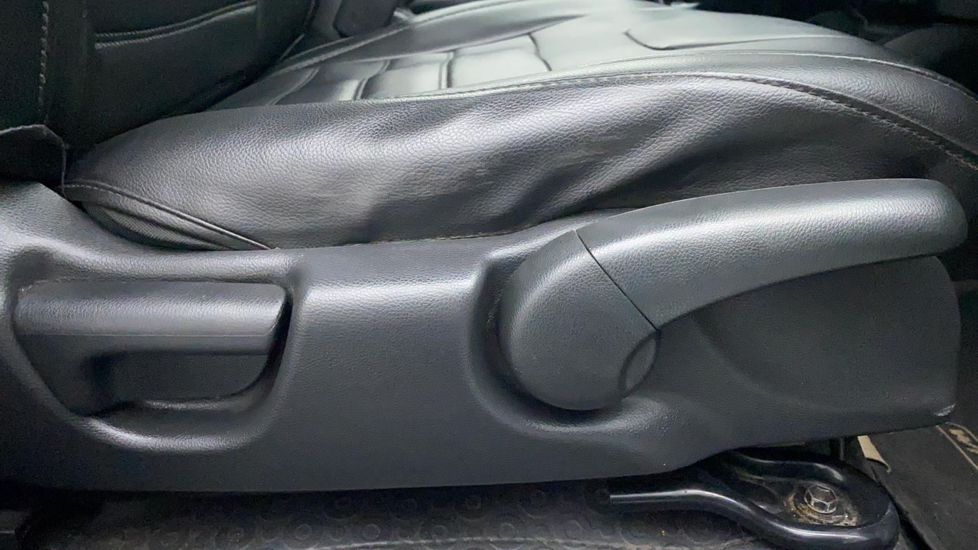 2018 Honda WR-V 1.5 i-DTEC VX MT, Diesel, Manual, 52,896 km, Driver Side Adjustment Panel