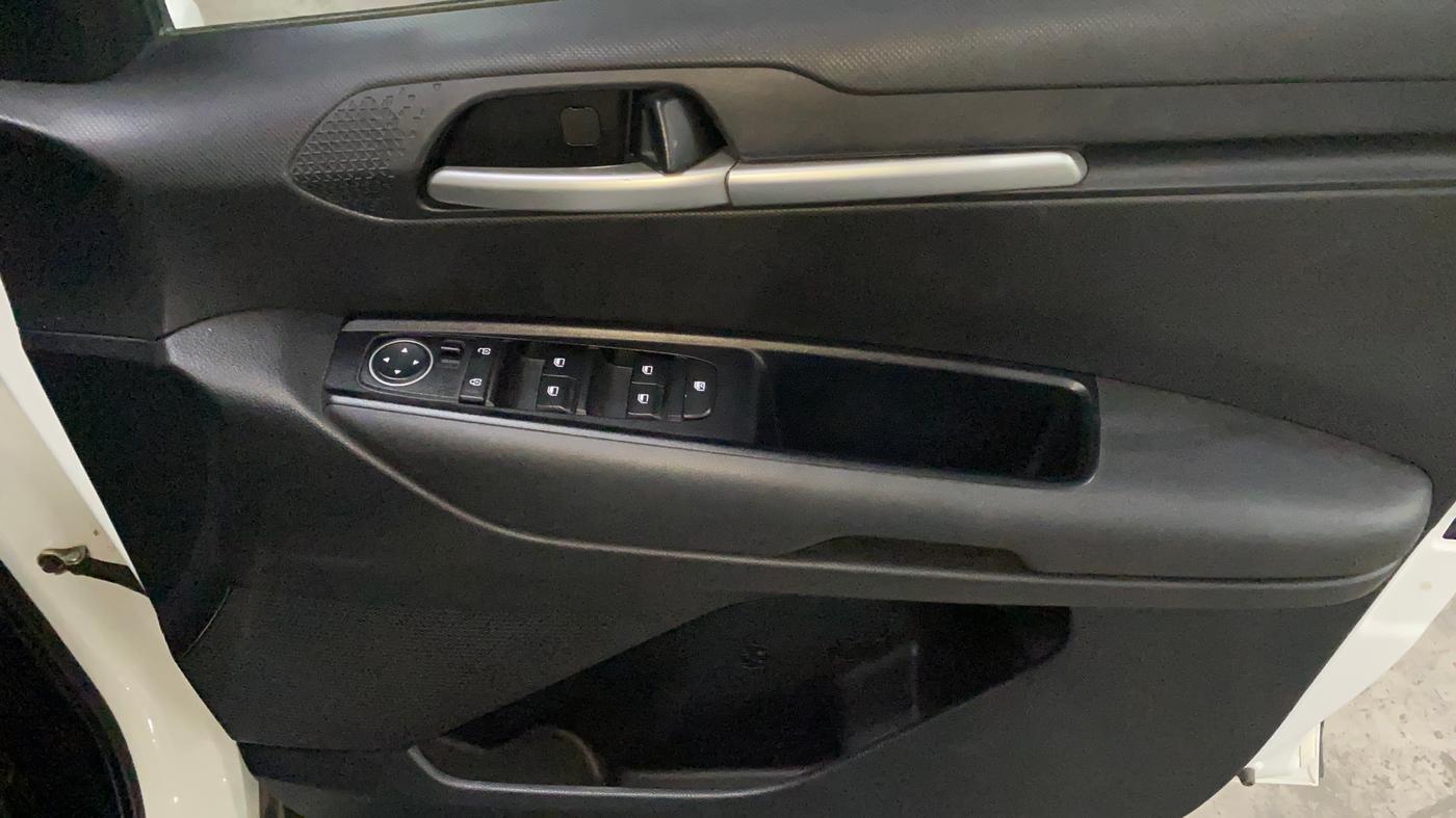 2023 KIA SONET HTK 1.5 DIESEL IMT, Diesel, Manual, 77,159 km, Driver Side Door Panels Control