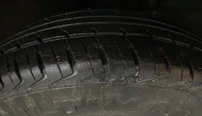 2017 Renault Kwid RXT 1.0, Petrol, Manual, 38,418 km, Right Front Tyre Tread