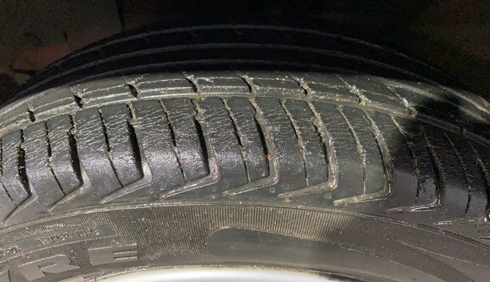 2017 Renault Kwid RXT 1.0, Petrol, Manual, 38,418 km, Left Front Tyre Tread