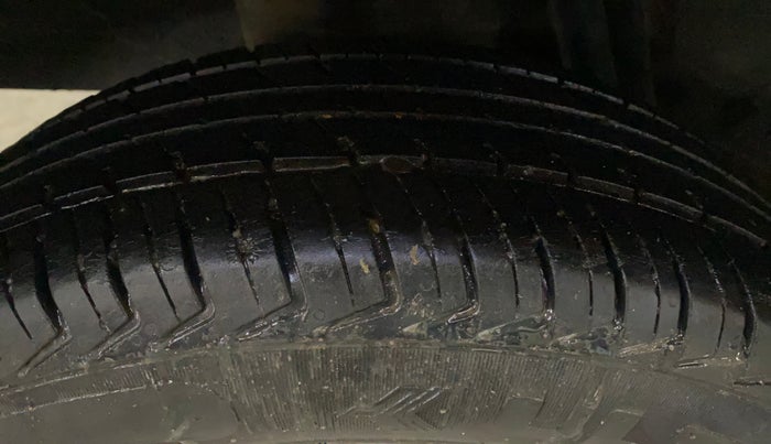 2017 Renault Kwid RXT 1.0, Petrol, Manual, 38,418 km, Right Rear Tyre Tread