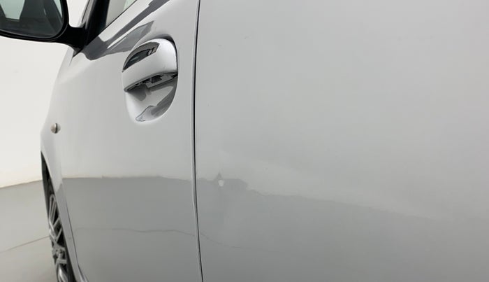 2011 Toyota Etios Liva G, Petrol, Manual, 1,23,387 km, Rear left door - Slightly dented