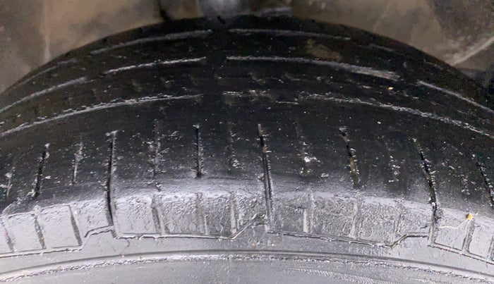 2013 Maruti Ritz ZXI, Petrol, Manual, 85,420 km, Right Front Tyre Tread