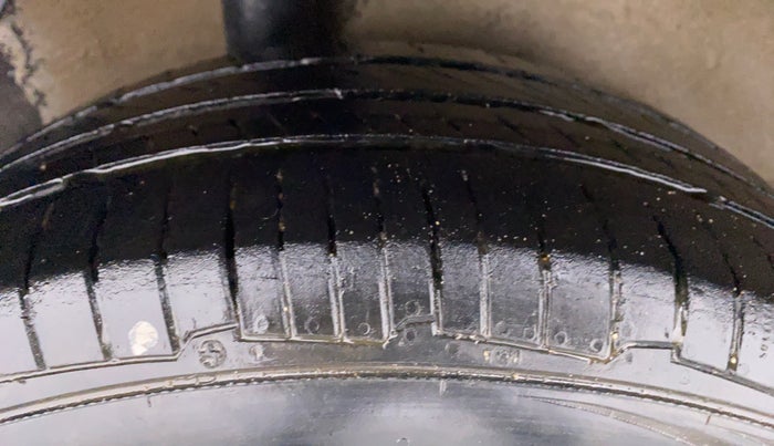 2013 Maruti Ritz ZXI, Petrol, Manual, 85,420 km, Right Rear Tyre Tread