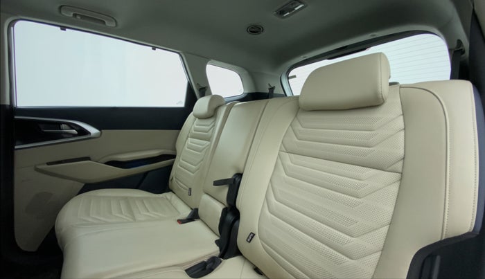 2022 KIA CARENS LUXURY PLUS 1.5D AT 7STR, Diesel, Automatic, 15,574 km, Right Side Rear Door Cabin