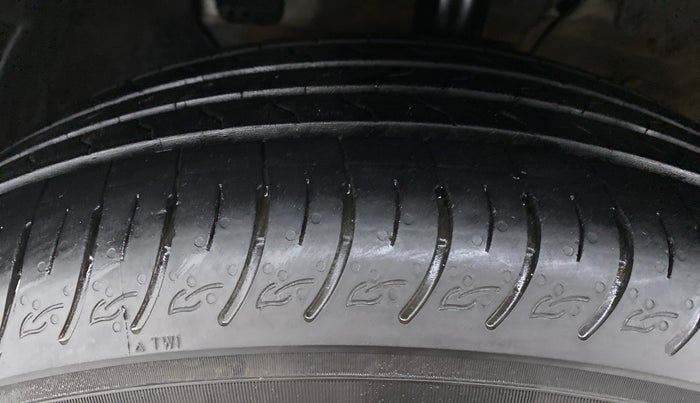 2022 KIA CARENS LUXURY PLUS 1.5D AT 7STR, Diesel, Automatic, 15,574 km, Left Front Tyre Tread