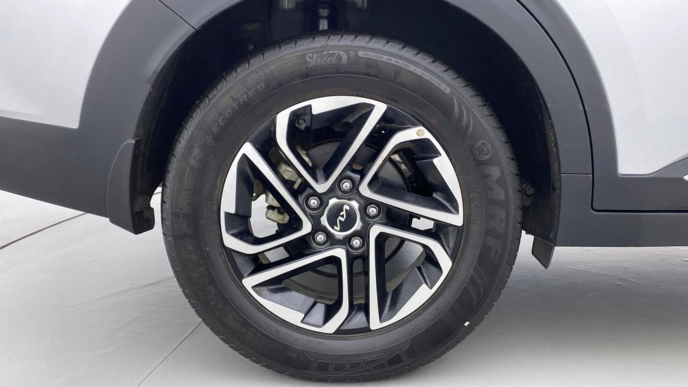 2022 KIA CARENS LUXURY PLUS 1.5D AT 7STR, Diesel, Automatic, 15,574 km, Right Rear Wheel