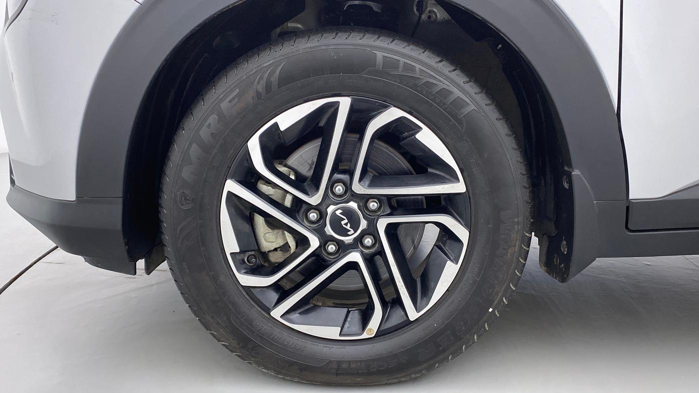 2022 KIA CARENS LUXURY PLUS 1.5D AT 7STR, Diesel, Automatic, 15,574 km, Left Front Wheel