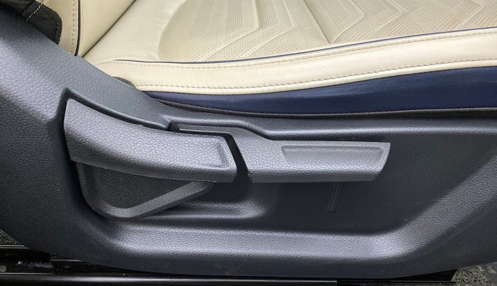 2022 KIA CARENS LUXURY PLUS 1.5D AT 7STR, Diesel, Automatic, 15,574 km, Driver Side Adjustment Panel