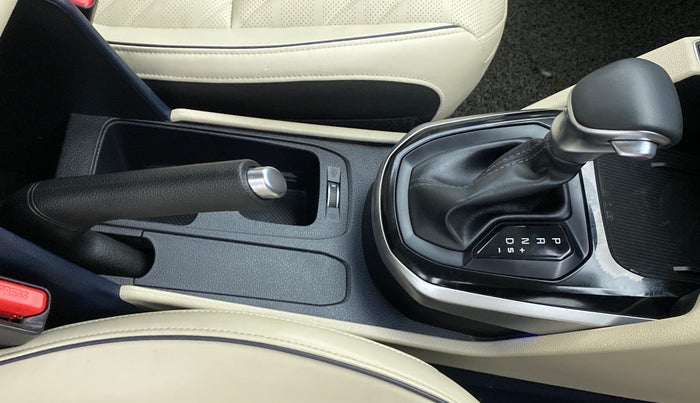 2022 KIA CARENS LUXURY PLUS 1.5D AT 7STR, Diesel, Automatic, 15,574 km, Gear Lever