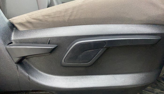 2016 Mahindra Kuv100 K6 6 STR, Petrol, Manual, 27,837 km, Driver Side Adjustment Panel