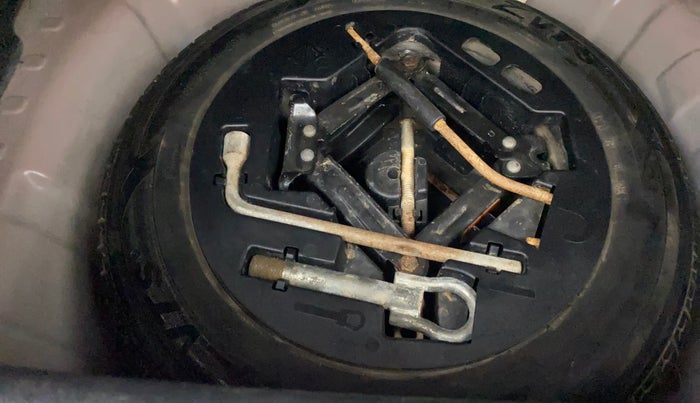 2016 Mahindra Kuv100 K6 6 STR, Petrol, Manual, 27,837 km, Spare Tyre