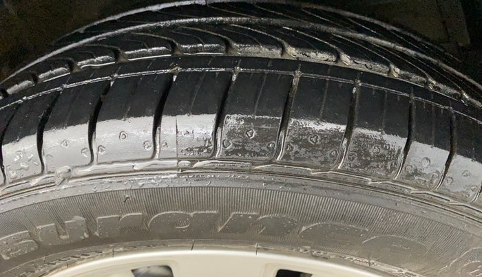 2014 Maruti Swift ZXI, Petrol, Manual, 51,965 km, Right Front Tyre Tread