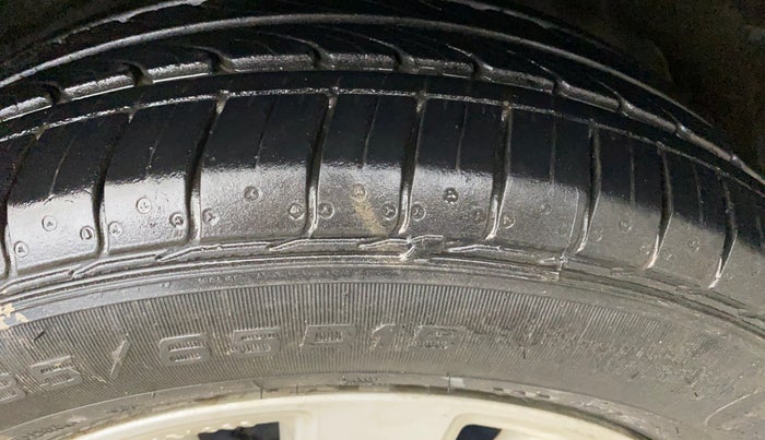 2014 Maruti Swift ZXI, Petrol, Manual, 51,965 km, Left Front Tyre Tread
